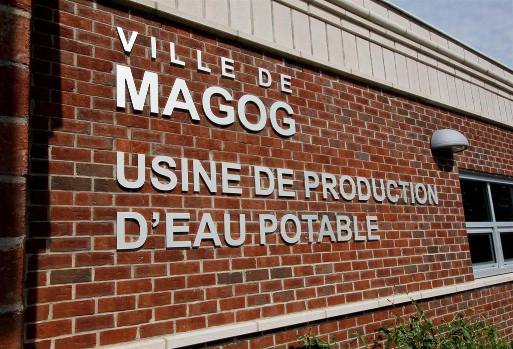 Bâtiment extérieur de l'usine de production d'eau potable de Magog