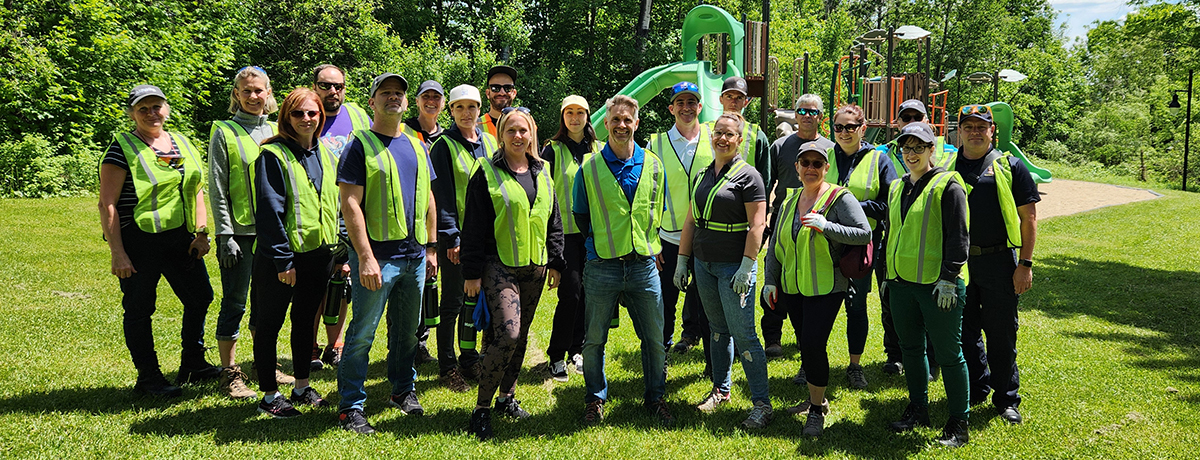 Communiqué - Grand ménage du printemps | Les employés municipaux déployés pour nettoyer leur milieu de vie