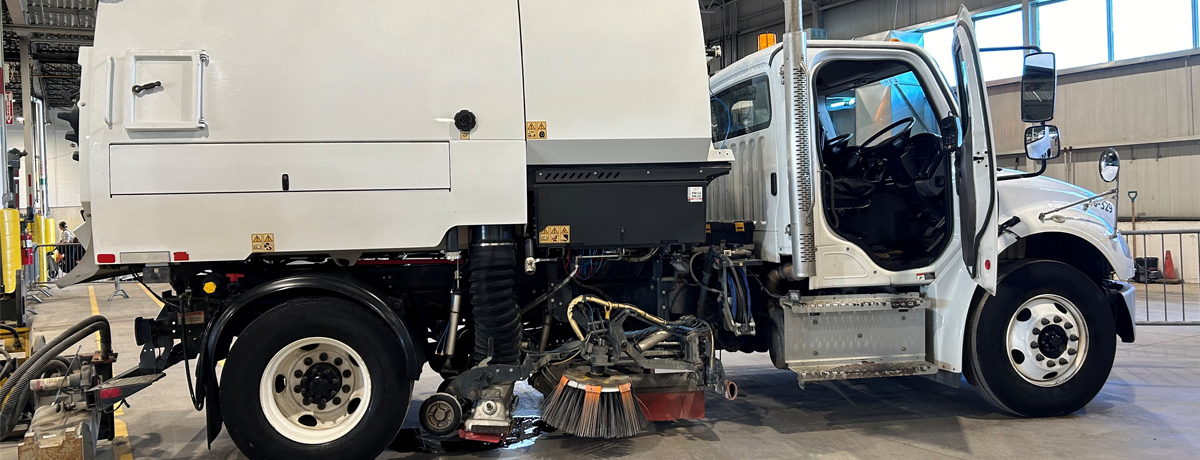 Opérations de balayage des rues et des trottoirs