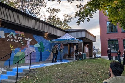 Communiqué - Inauguration des deux nouvelles œuvres d’art extérieures au Centre d’arts visuels de Magog | La population magogoise rassemblée pour l’occasion
